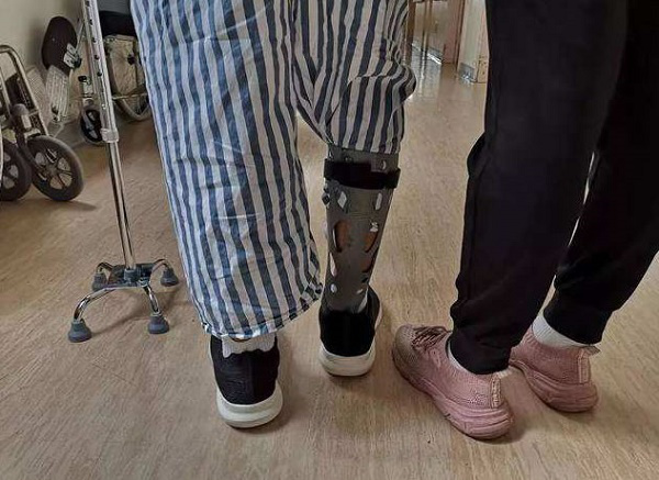 醫(yī)療3D打印機定制矯正器(圖3) 醫(yī)療3D打印機定制矯正器(圖3)